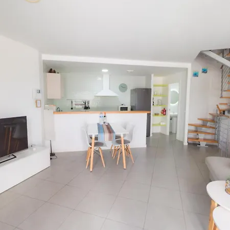 Sunny Duplex Martines Apartment